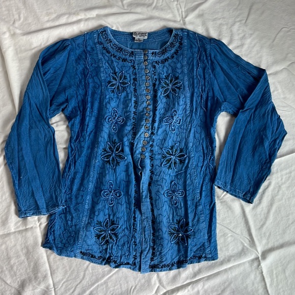 Raiment Fashions Inc. New York button blouse - Picture 2 of 12